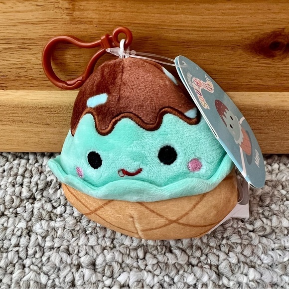 NWT 🥀 3" Maya the Mint Chocolate Chip Ice Cream Squishmallow Clip - Picture 8 of 8